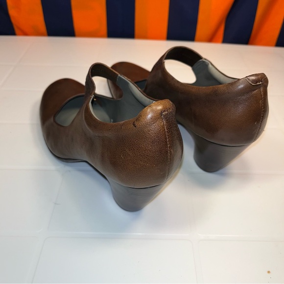Women’s Born Crown Acorn Bottom Brown Leather Comfort Heels Size 11/43 - Picture 2 of 6